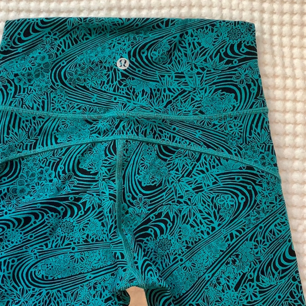 Lululemon In Movement Crops - Picture 7 of 9